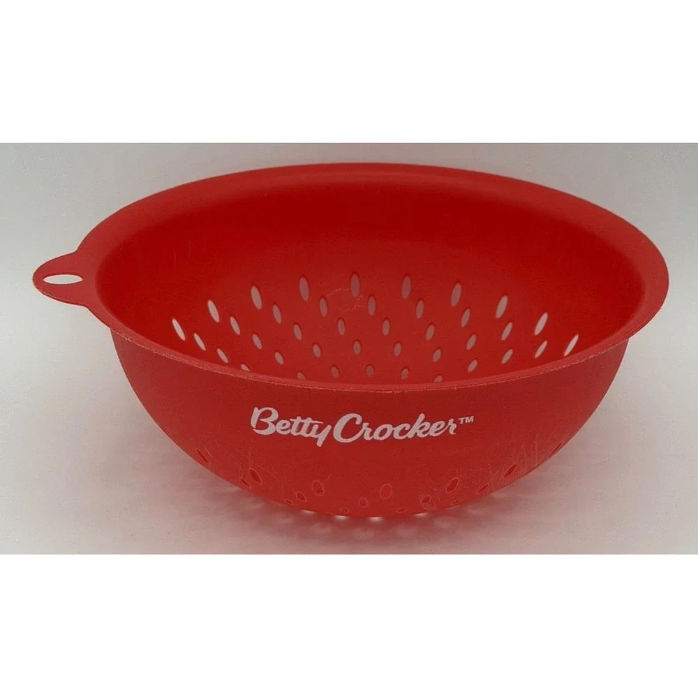 1 Betty Crocker Colander Strainer Red Plastic 8